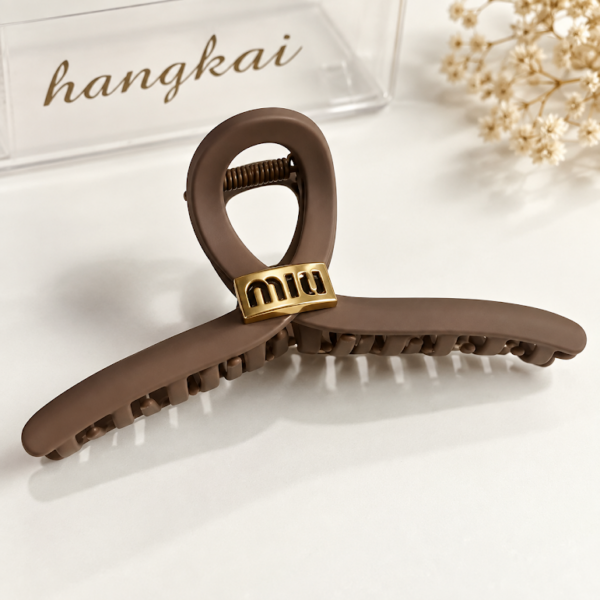 file_00000000b9b88246bda451e120734211 Pinza per Capelli Grande Marrone con Dettaglio Dorato